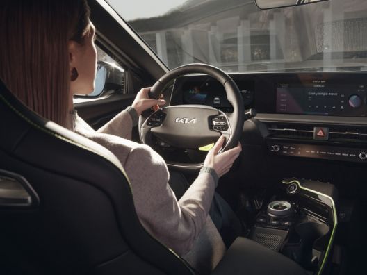 Klient indywidualny za kierownicą samochodu Kia.