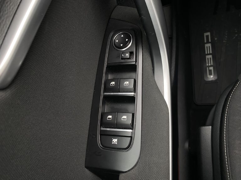 Używany samochód Kia Ceed dostępny w ofercie dealera Kia Wadowscy – zdjęcie pojazdu na sprzedaż