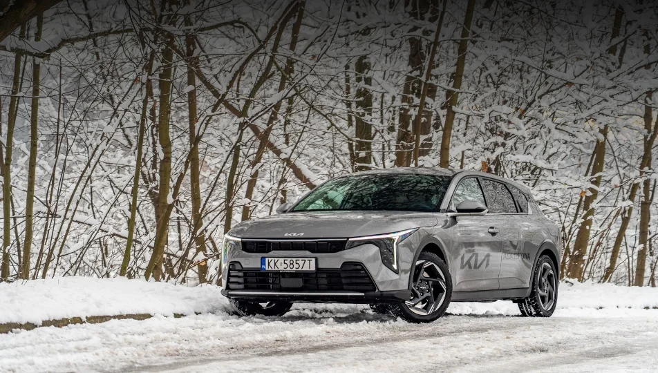 Samochód Kia K4 hatchback.